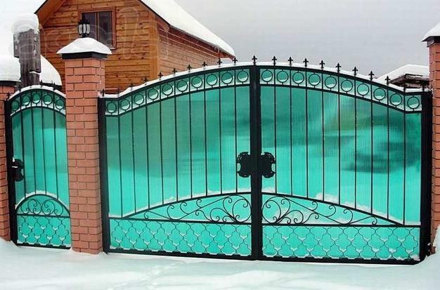 Кованые ворота из поликарбоната